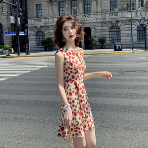 轻奢高级感红色波点连衣裙女夏季新款小个子法式初恋桔梗鱼尾裙子