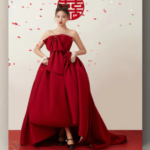 新款影楼拍照主题服装红色缎面婚纱室内情侣抹胸拖尾 蝴蝶结礼服