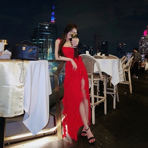 现货.HOC欧阳娜娜同款纯欲浪漫野玫瑰红色吊带裙飘带显瘦礼服长裙