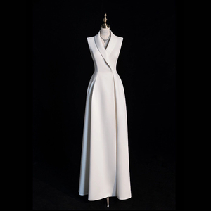 领证轻婚纱2024新款白色西装领轻奢高级感简单大方晚礼服日常可穿