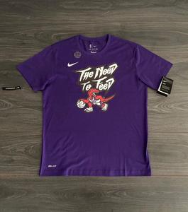 NIKE耐克半袖男紫色多伦多猛龙队印花圆领运动休闲短袖T恤 CJ5670