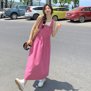 树莓粉色背带连衣裙女夏季2024新款韩版宽松休闲时尚学生减龄裙子