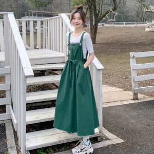 绿色森系复古背带裙夏季女2024新款韩版宽松收腰显瘦工装连衣裙子