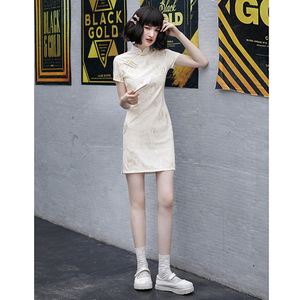 白色旗袍新款2024夏季年轻款少女改良新中式绣花连衣裙小个子短款