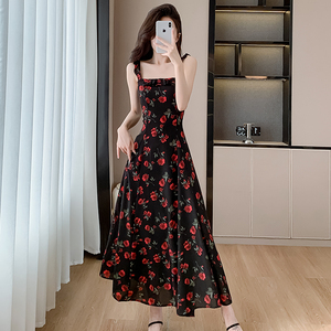 法式玫瑰印花吊带裙方领收腰显瘦黑色大摆裙夏季海边度假风连衣裙