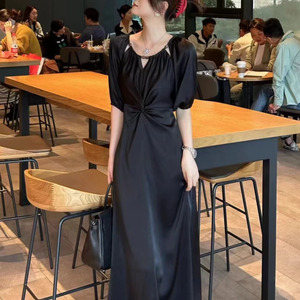 法式高级感镂空黑色短袖连衣裙女2024夏季新款时尚气质收腰长裙子
