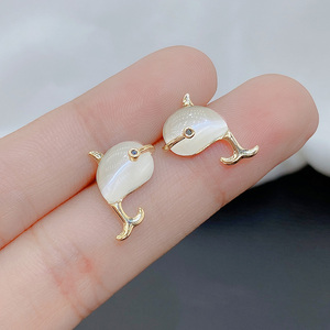 猫眼石可爱鲸鱼耳环韩国纯银耳钉耳饰小巧时尚潮流个性设计感轻奢