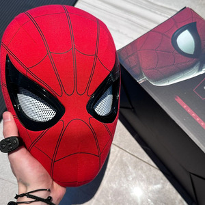 六一儿童节礼物电动蜘蛛侠头套正版面具可动眼睛面罩儿童头盔玩具