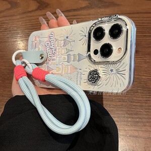 技中技 公主蓝烟花城堡山茶花手提绳适用苹果15手机壳iphone15pro超美14pro女款13pro硬壳14流行13带挂绳12潮