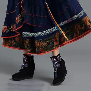 波西米亚鞋子民族风内增高刺绣短靴女冬季加绒女鞋秋冬短靴小个子