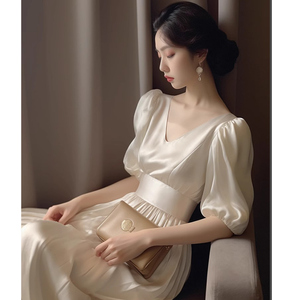 白色缎面连衣裙法式气质名媛高端精致女神范高级感泡泡袖长裙女夏