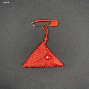 精致刺绣三角符袋福袋红色平安护身符袋端午节香火防水婴儿童空袋