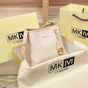 香港正品MK包包女新款2024高级感包通勤单肩斜挎包时尚真皮水桶包