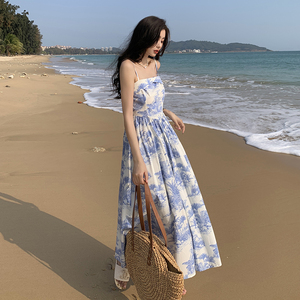 泰国海边度假沙滩裙普吉岛旅行拍照长裙蓝色碎花吊带连衣裙子女夏