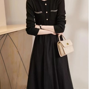 裙子女春季2024新款爆款时尚简约法式优雅气质收腰针织黑色连衣裙