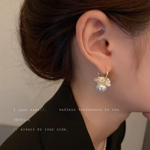 巴洛克珍珠镶钻花朵耳环法式甜美时尚复古耳扣网红气质百搭耳饰女