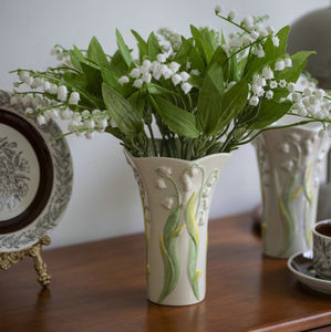 美式手绘喇叭口径浮雕铃兰花奶油珠光色陶瓷花瓶客厅台面插花摆件