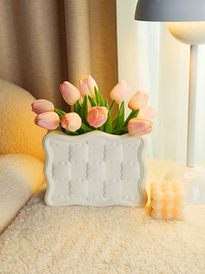 现代创意花瓶白色陶瓷轻奢客厅装饰摆件玄关餐边桌郁金香仿真假花