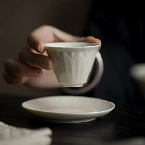 仿宋定窑白浮雕茶杯主人杯品茗杯闻香杯家用复古个人泡茶杯子杯垫