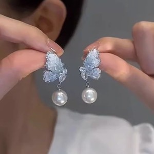 渐变蓝水晶蝴蝶珍珠耳环女2024年新款爆款耳饰小众设计感高级耳钉