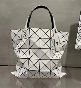 日本新款女包原单六格6格几何菱格包单肩手提包托特包大容量亮面
