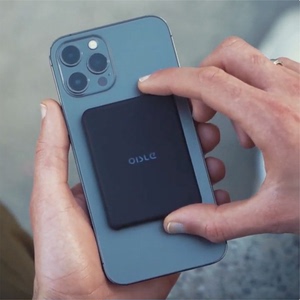 Oisle超轻薄便携MagSafe磁吸充电宝适用于苹果14iPhone15ProMax13mini12无线充电器移动电源极客小巧外置电池