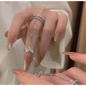 冷淡风时尚高级感连体戒指女小众简约一体式轻奢蝴蝶链条带双指环