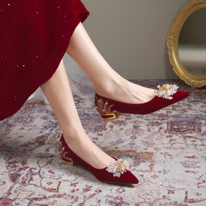 刺绣婚鞋不累脚高级感水钻平底孕妇可穿新娘中式婚礼订婚红鞋子冬