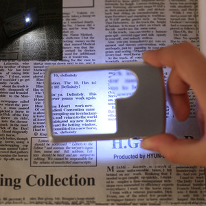 卡片式放大镜邮票高清便携儿童幼儿园老人看手机阅读看书带LED灯名片式3倍手持方形袖珍随身携带扩大镜1000