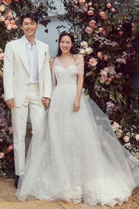 23新款韩国明星孙艺珍同款婚纱礼服一字肩法式超仙旅拍户外轻婚纱