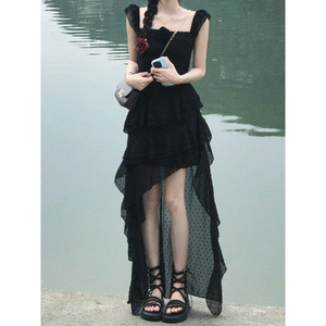 黑色蕾丝吊带连衣裙女夏季设计感小众荷叶边裙子不规则前短后长裙