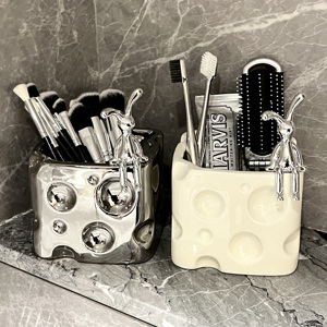 奶油风浴室电动牙刷置物架卫生间轻奢牙刷牙膏收纳盒家用牙膏座