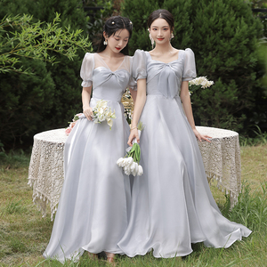 灰色伴娘服女2024新款夏季长款姐妹团高级感显瘦小众婚礼晚礼服裙