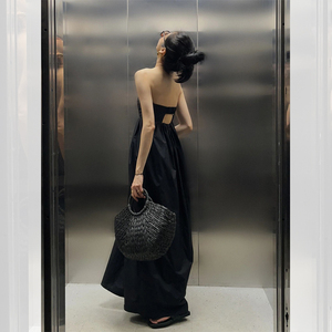 法式赫本风黑色抹胸连衣裙女夏高级设计感小众露背气质无袖长裙子