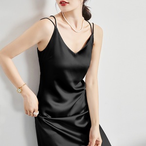 黑色吊带连衣裙女夏季2024新款法式洋气修身高腰性感气质冰丝长裙