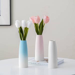 北欧创意简约白色陶瓷花瓶水养鲜花插花郁金香客厅高级感花器摆件