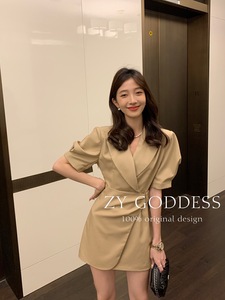 zy2024年夏季新款韩版设计感洋气西装领泡泡袖修身显瘦收腰连衣裙