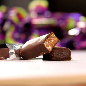 紫皮糖国产俄罗斯风味巧克力花生杏仁酥夹心酥糖喜糖情人节圣诞节