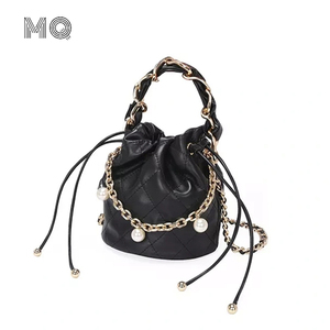 MQ水桶包女2022新款真皮包包小香风高级感轻质甜美格菱纹抽绳包包