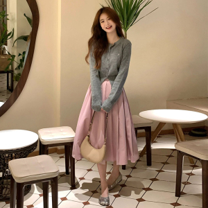 今年流行两件套慵懒风灰色毛衣粉色长裙法式气质初春女装新款套装