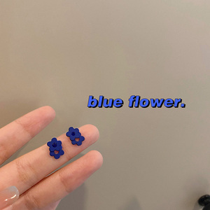 蓝色精致小花朵耳钉女2024新款爆款气质冷淡风小巧耳环个性耳骨夹