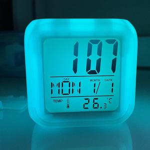 小米米家创意LED七彩变色四方钟 学生儿童温度夜光电子闹钟七彩钟