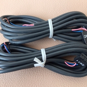 议价2M7Y光电开关插座接插件连接线插头功能完好成品见图。