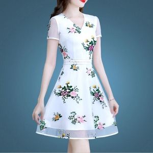 白色连衣裙女夏季2024新款流行女装气质网纱短袖雪纺碎花裙子休闲