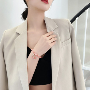 新款设计感水晶手链韩国东大门草莓晶佛系少女手串网红气质手饰品