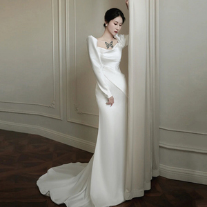 法式轻婚纱新娘简约气质缎面鱼尾出门迎宾纱长袖小拖尾白色礼服裙