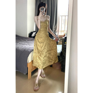 新中式国风修身姜黄色V领吊带连衣裙小个子夏季绝美气质收腰长裙