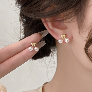 韩国樱桃珍珠耳钉女2024年新款爆款纯银耳饰高级感小巧精致耳环