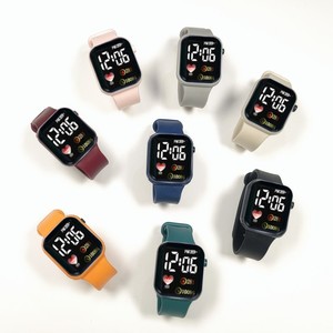 新款LED电子手表C002彩虹方形爱心数字户外运动学生手表电子表男