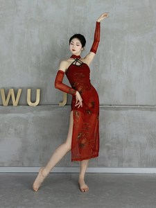 红色挂脖连衣裙女夏季2024年新款中式国风舞蹈旗袍古典身韵舞蹈服